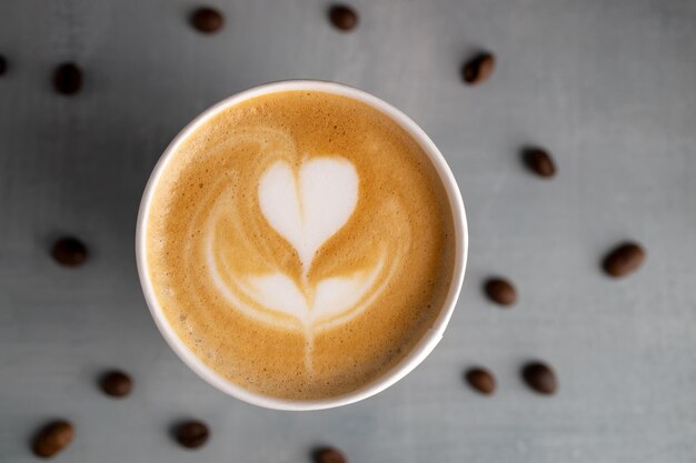 Filiżanka Kawy Latte Art Z Ziarnami Kawy