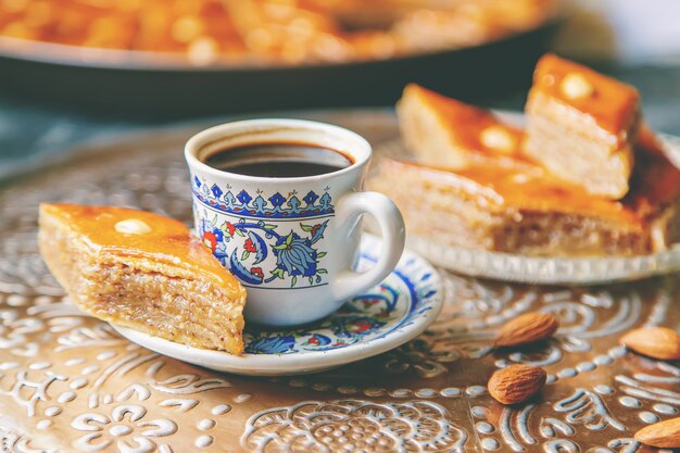 Filiżanka Kawy Po Turecku I Baklava.