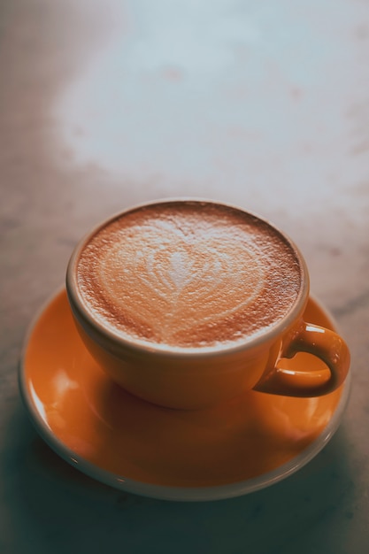 Filiżanka kawy z Heart Latte art, widok z góry filiżankę kawy