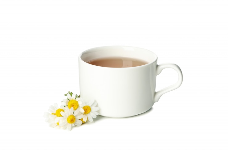 Zdjęcie filiżanka odizolowywająca na białym tle chamomile herbata