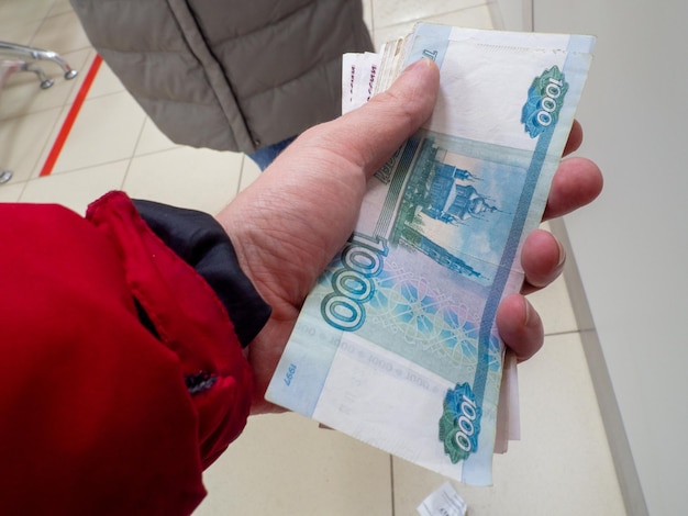 Finanse Rosyjskie pieniądze Pieniądze w kasie Płatność za usługi komunalne