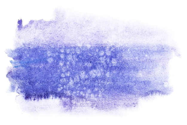 Fioletowa plama akwarela z mokrymi krawędziami na białym tle. Abstrakcyjne tło, miejsce na własny tekst