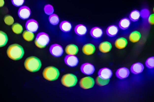 Fioletowy zielony neon rozmyte światła bokeh Świąteczne zimowe tło