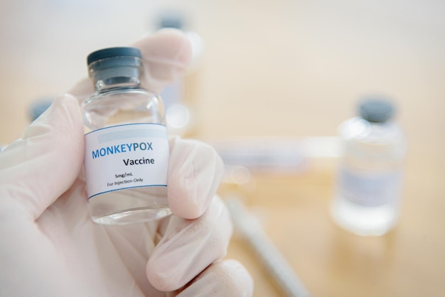 Fiolka na szczepionkę przeciw ospie małp lub szczepionce przeciw ospie kladu