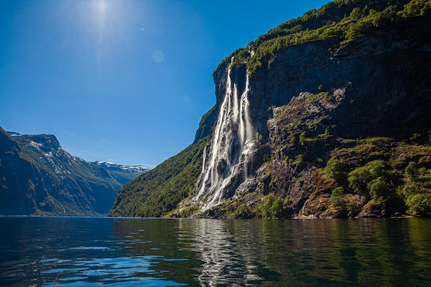 Fiord Geiranger, wodospad Seven Sisters. Piękna przyroda Norwegia naturalny krajobraz.