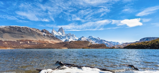 Fitz Roy w Parku Narodowym Los Glaciares, El Chalten, Patagonia, Argentyna.