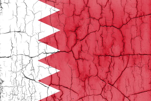 Flaga Bahrajnu na pękniętej ścianie teksturowanej tło