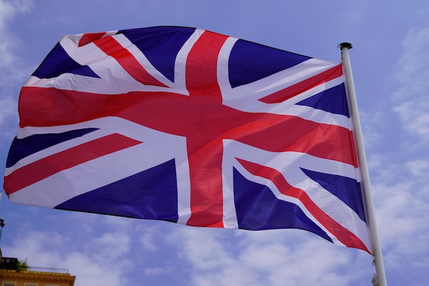 Flaga brytyjska wielka brytania Szczegółowa flaga stanu narodowego na wietrznym niebie