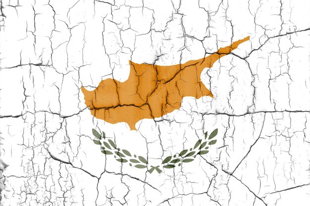 Flaga Cypru na pękniętej ścianie teksturowanej tło