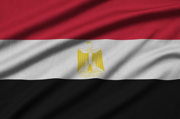 Flaga Egiptu Jest Przedstawiona Na Sportowej Tkaninie Z Wieloma Zakładkami.