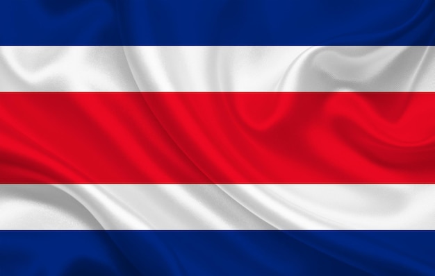 Flaga kraju Kostaryki na panoramie tła falistej tkaniny jedwabnej - ilustracja
