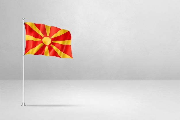 Flaga Macedonii odizolowana na tle białej ściany betonowej