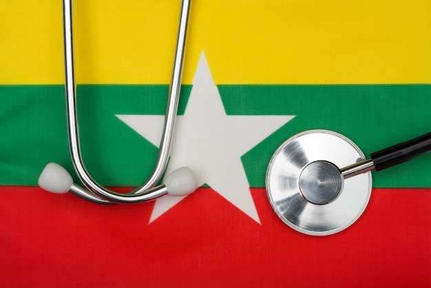 Flaga Myanmaru i stetoskop Pojęcie medycyny