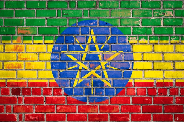 Flaga narodowa Etiopii na tle cegły grunge