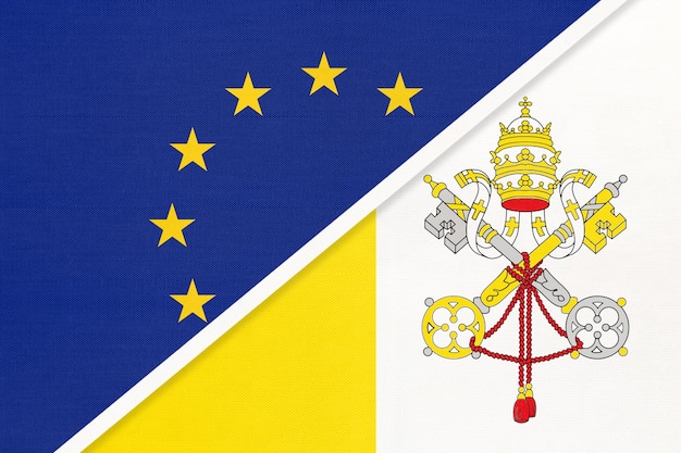 Flaga narodowa Unii Europejskiej lub UE vs Watykan z tekstyliów.