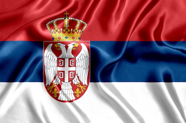 Flaga Serbii jedwabiu z bliska