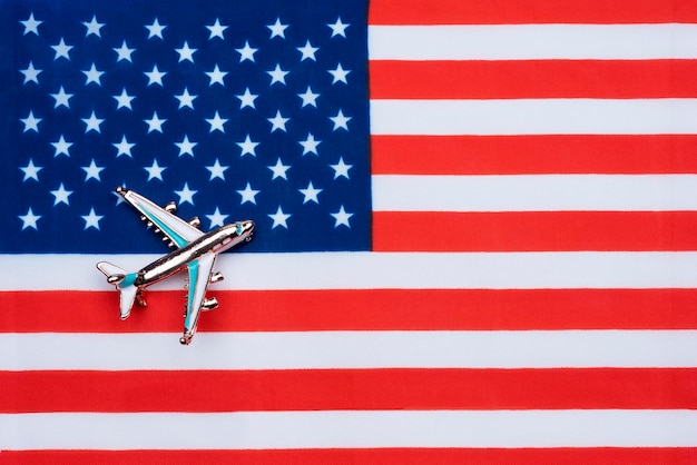 Zdjęcie flaga stanów zjednoczonych i samolot