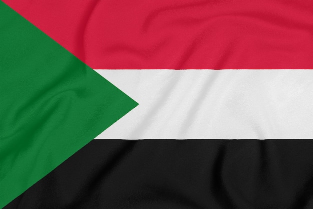 Flaga Sudanu na teksturowanej tkaninie. Symbol patriotyczny