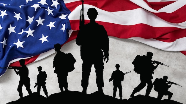 Flagi armii Stanów Zjednoczonych z dnia pamięci weterana dnia obrony z żołnierzami i bronią