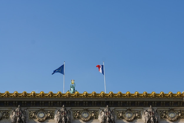 Flagi Francji i Unii Europejskiej