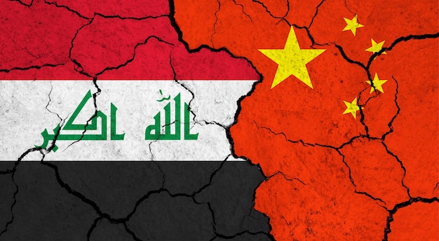 Flagi Iraku i Chin na pękniętej koncepcji relacji politycznych na powierzchni