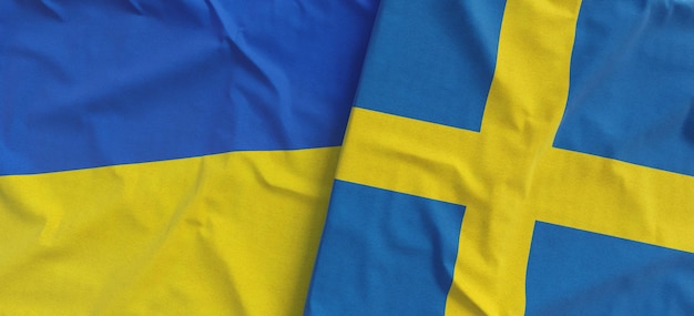 Flagi Ukrainy i Szwecji Flagi lniane z bliska Flaga wykonana z płótna Ukraiński szwedzki Sztokholm Symbole narodowe ilustracja 3d