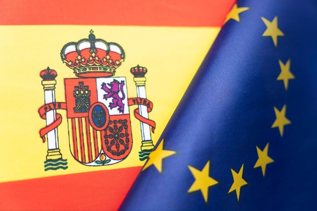 Flagi Unia Europejska i Hiszpania Koncepcja stosunków międzynarodowych między krajami Stan rządów
