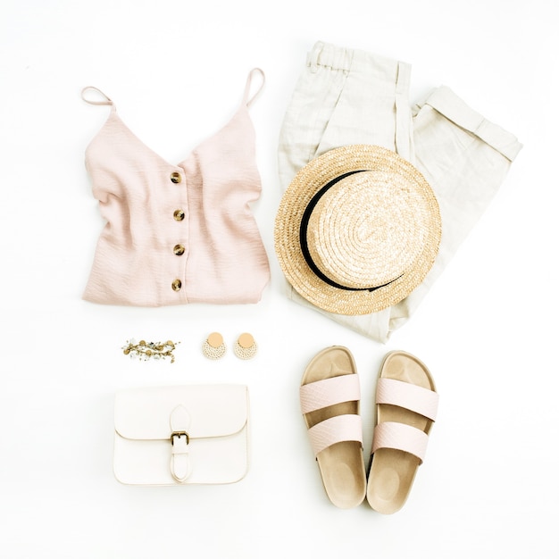 Flat lay, top view travel fashion styl boho z ubraniami i akcesoriami dla kobiet