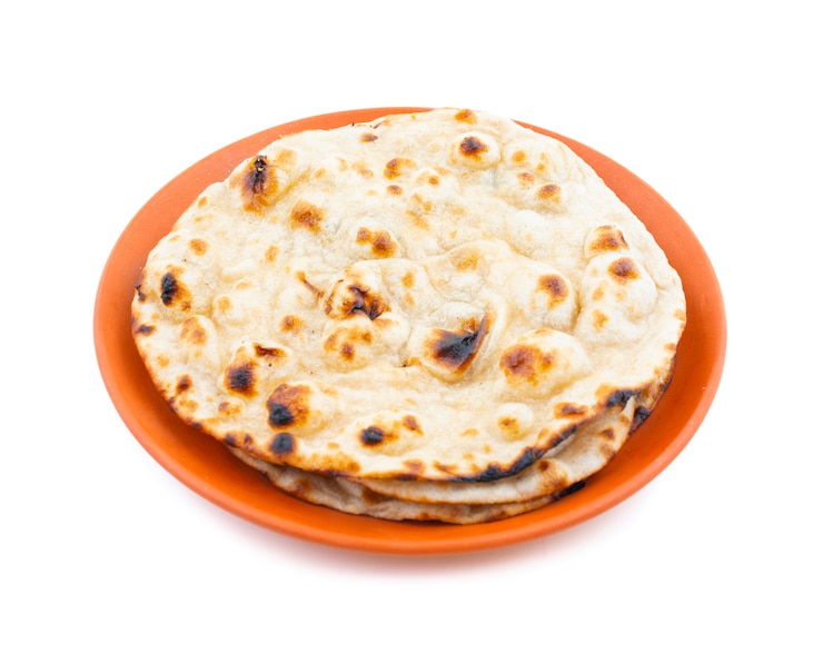 Zdjęcie flatbread tandoori roti z kuchnią indyjską