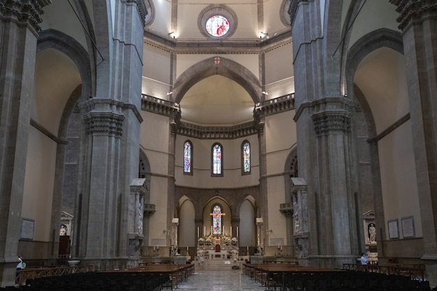 Florencja, Włochy - 24 czerwca 2018: Panoramiczny widok na wnętrze Cattedrale di Santa Maria del Fiore (Katedra Saint Mary of the Flower) jest katedrą we Florencji