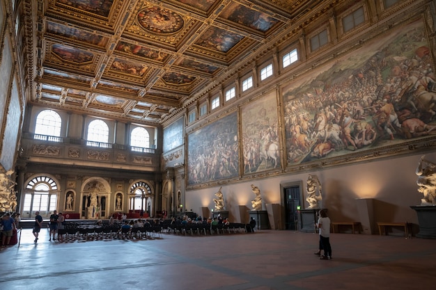 Florencja, Włochy - 24 Czerwca 2018: Panoramiczny Widok Na Wnętrze I Sztukę Palazzo Vecchio (stary Pałac) To Ratusz We Florencji