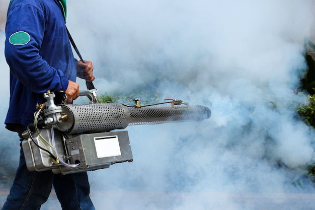 Fogging, aby zapobiec gorączce dengi