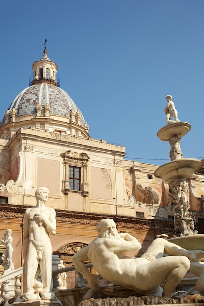 Fontana delle Vergogne na Piazza Pretoria w Palermo