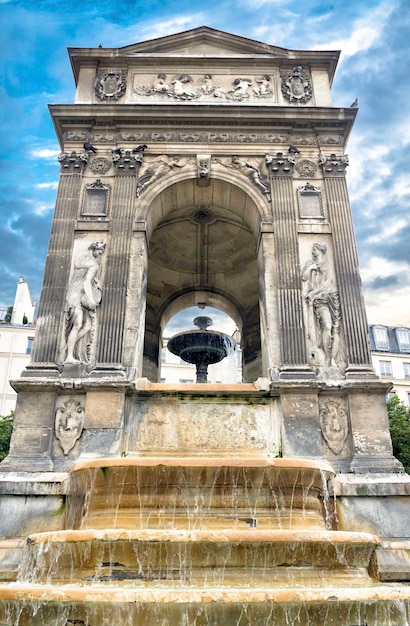 Fontanna Niewiniątek w Paryżu, Francja.
