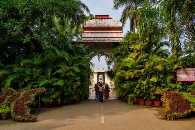 Fontanna w ogrodach Saheliyon ki Bari, znana również jako Dziedziniec Dziewic Ta popularna atrakcja turystyczna w Udaipur Radżastan w Indiach przyciąga dużą liczbę turystów