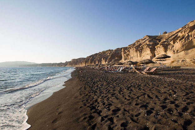 Formacja skalna z popiołu wulkanicznego na plaży Vlychada na wyspie Santorini w Grecji