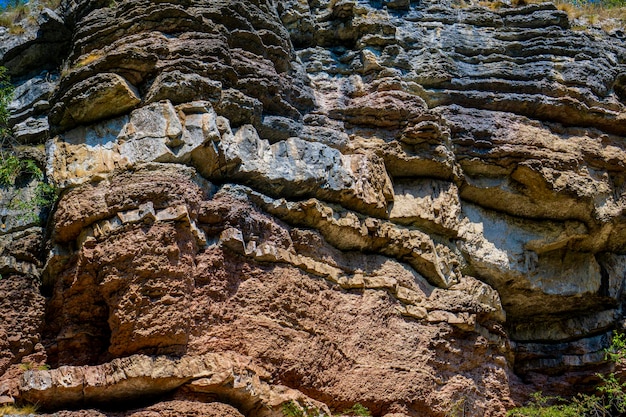 Formacje geologiczne w wąwozie rzeki Boljetin we wschodniej Serbii