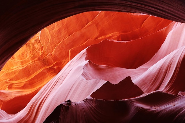 Formacje skalne w jaskini
