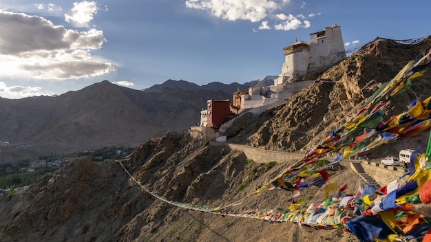 Fort i klasztor Namgyal Tsemo lub czerwona gompa to główne centrum buddyjskie w Leh Ladakh w Indiach