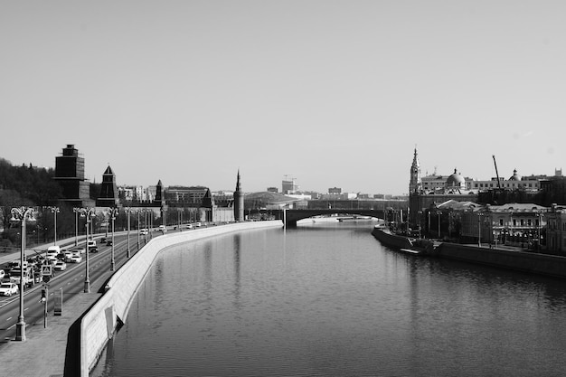 Fotografia Czarno-biała Panoramiczny Widok Na Rzekę Moskwę, Kreml I Nabrzeże