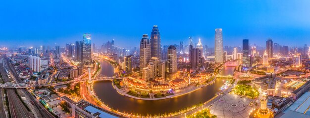 Fotografia Lotnicza Panoramy Nocnej Sceny Miejskiego Krajobrazu Architektonicznego Tianjin