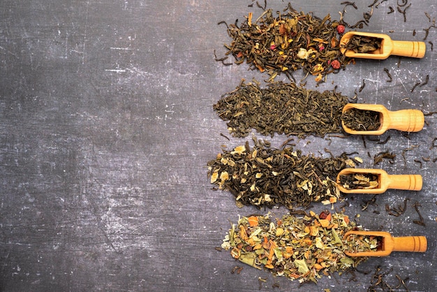 Fotografia spożywcza herbaty ziołowej i gałki