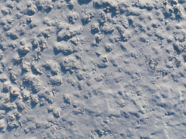 Fotografia tekstury pola śnieżnego kopiowania przestrzeni Zdjęcie drona