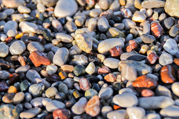 Fragment kolorowego żwiru plażowego jako tło