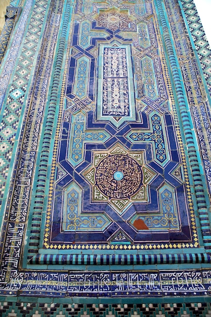 Fragment niebieskiej mozaiki kompleksu ShakhiZinda w Samarkandzie w Uzbekistanie Turystyczna podróż po Azji Środkowej 29042019