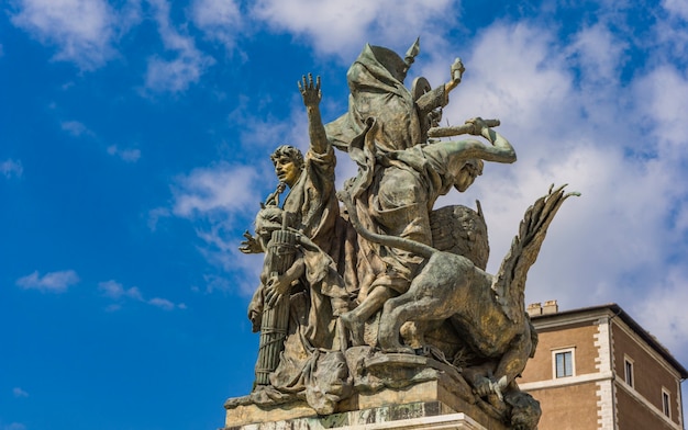 Fragment posągu Akcja na Vittoriano w Rzymie, Włochy