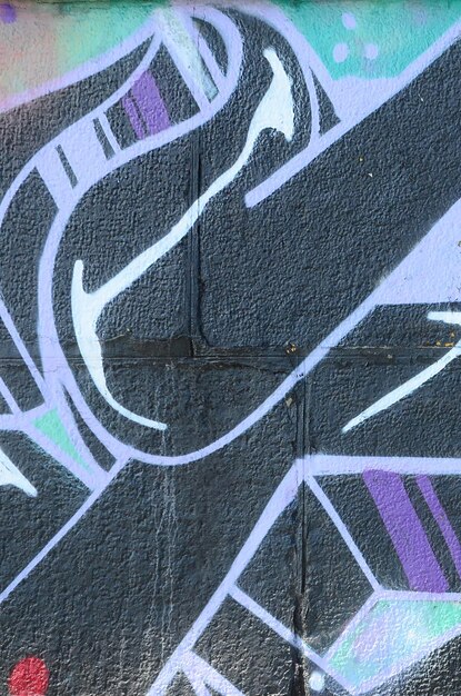 Fragment rysunków graffiti stara ściana ozdobiona plamami farby w stylu sztuki ulicznej