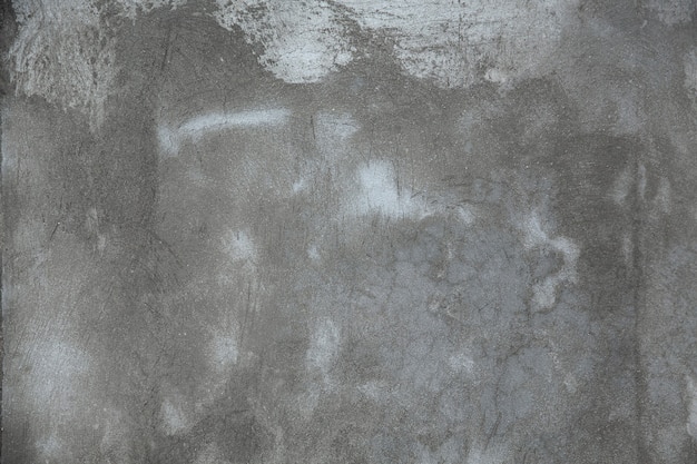fragment starego ceglanego muru z betonowym tynkiem i resztkami wielobarwnej farby