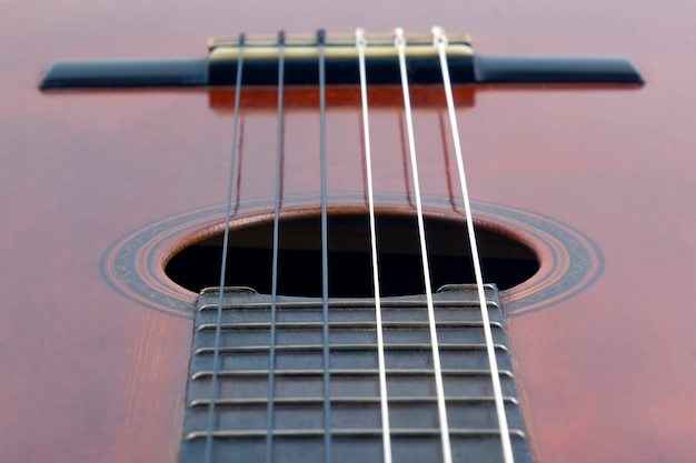 Fragment zbliżenie gitara klasyczna. instrument muzyczny