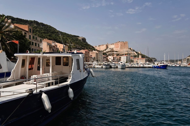 Francja Korsyka Bonifacio widok na miasto i port
